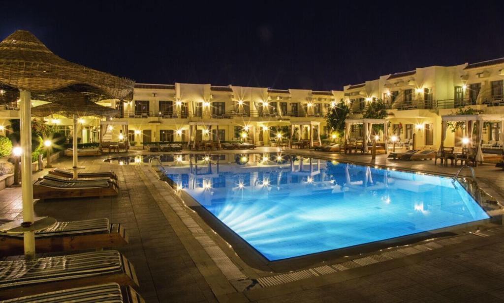 Bazén v ubytování Cataract Layalina Naama Bay nebo v jeho okolí