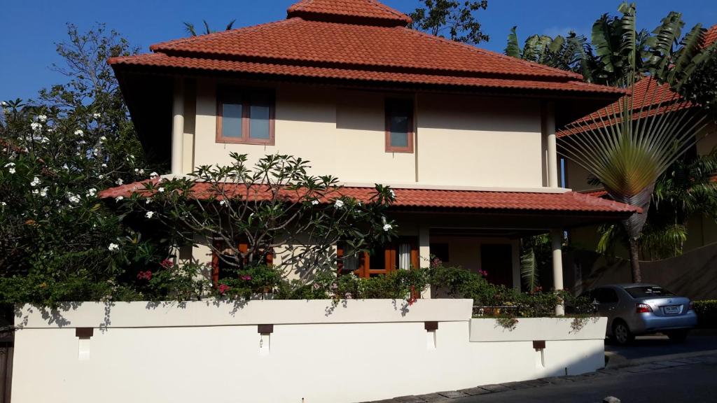 a white house with a red roof at 3 Bedroom Villa TG11 on Beachfront Resort SDV280-By Samui Dream Villas in Ban Tai