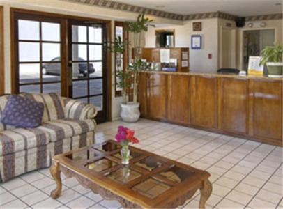 Travelodge by Wyndham Costa Mesa Newport Beach Hacienda photo