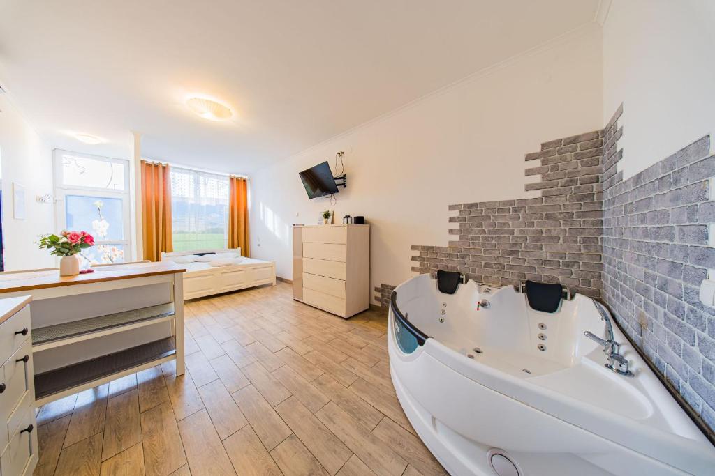 Flexible SelfCheckIns Zagreb 196 - Studio Apartment - Jacuzzi - Keybox entry