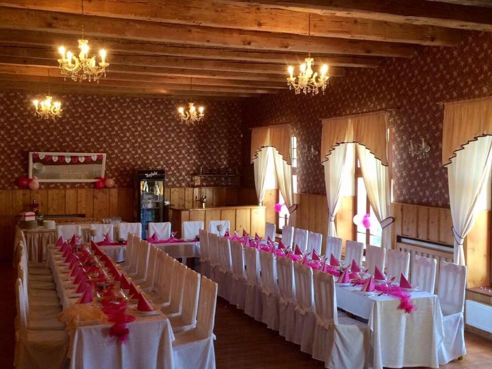 Restauracja lub miejsce do jedzenia w obiekcie Hotel Penzion Trámky