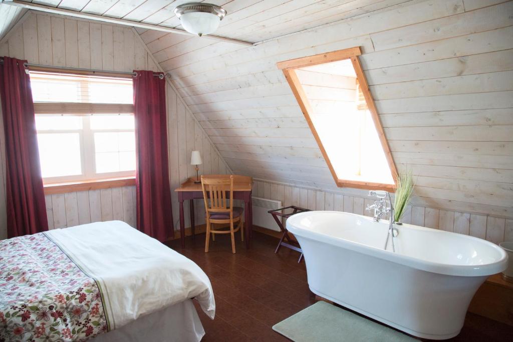 Postel nebo postele na pokoji v ubytování Gîte Au Coin De La Berge
