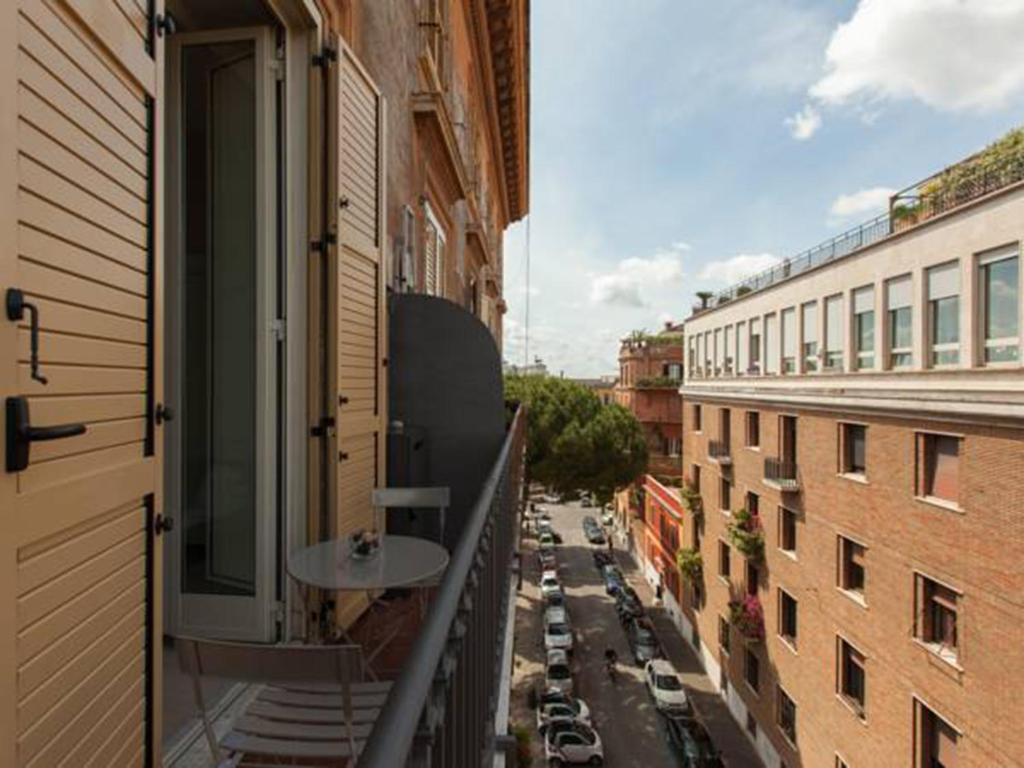 Colosseum Corner - 12