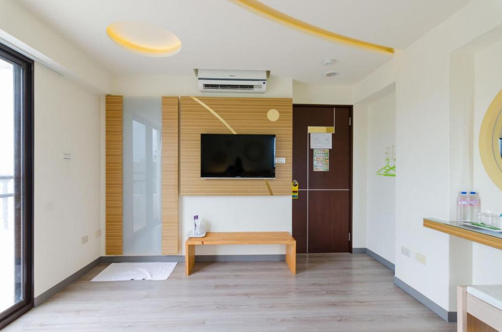 TV a/nebo společenská místnost v ubytování 海漣天海岸民宿 & 水連天海景電梯民宿 Sea Sky Coast Homestay & Shui-lian-tian Homestay