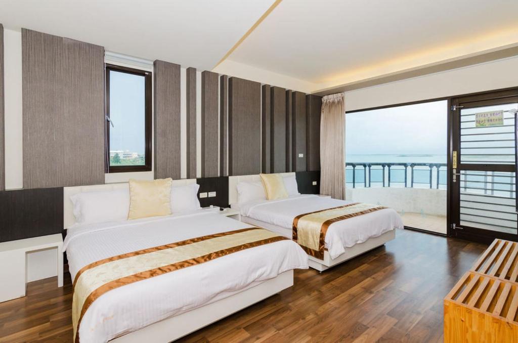 Postel nebo postele na pokoji v ubytování 海漣天海岸民宿 & 水連天海景電梯民宿 Sea Sky Coast Homestay & Shui-lian-tian Homestay