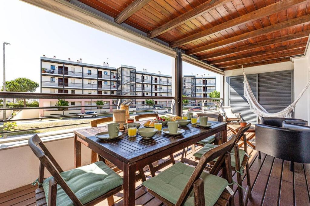 Marina Park | Outdoor Pool | Garage | Balcony