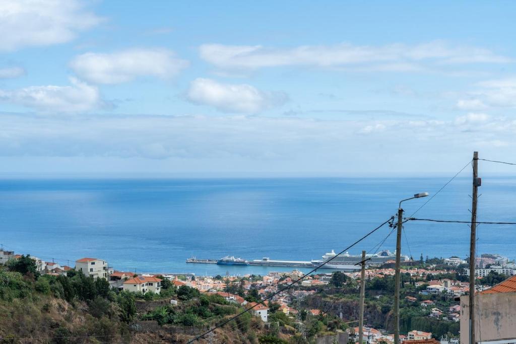Dream Home with Ocean View, Air-Conditioning, and Parking