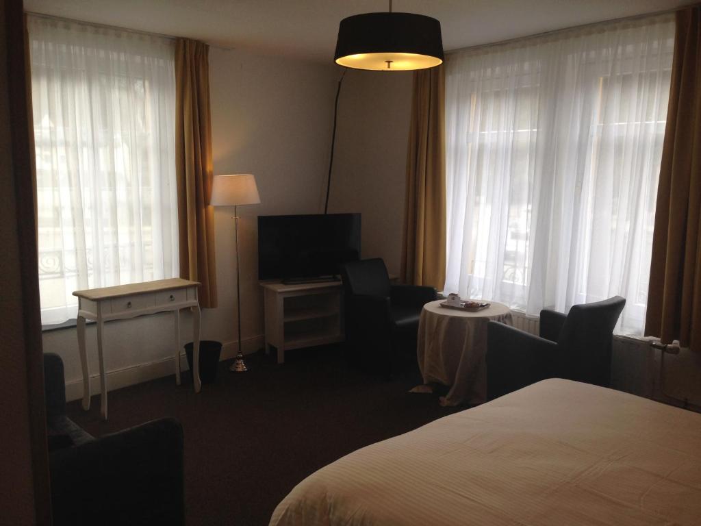 Postel nebo postele na pokoji v ubytování Hotel Bouillon