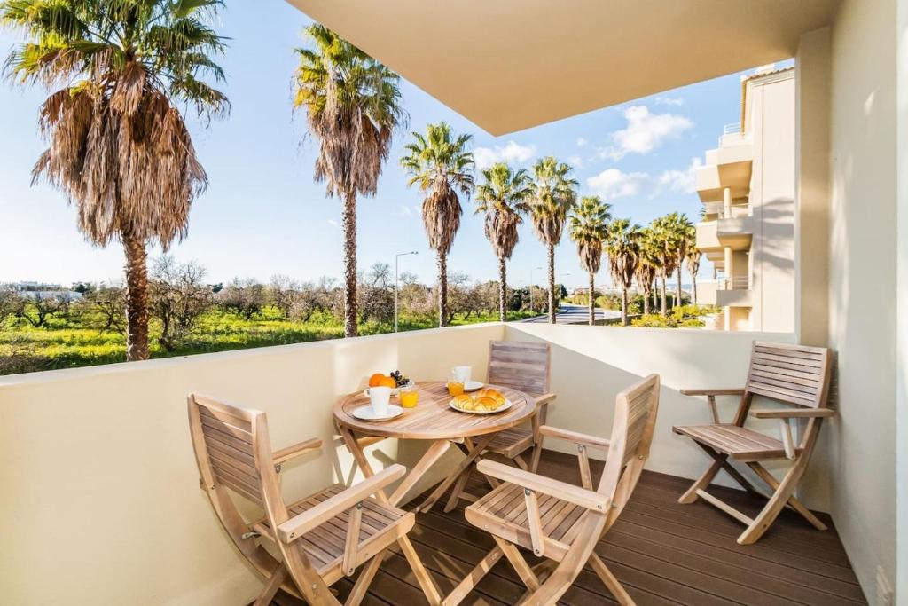 Luxury Apartment | Pool & Beach