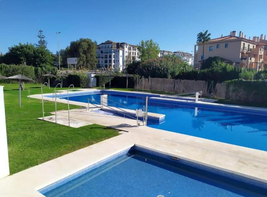 Adorable apartment next to Duquesa Port
