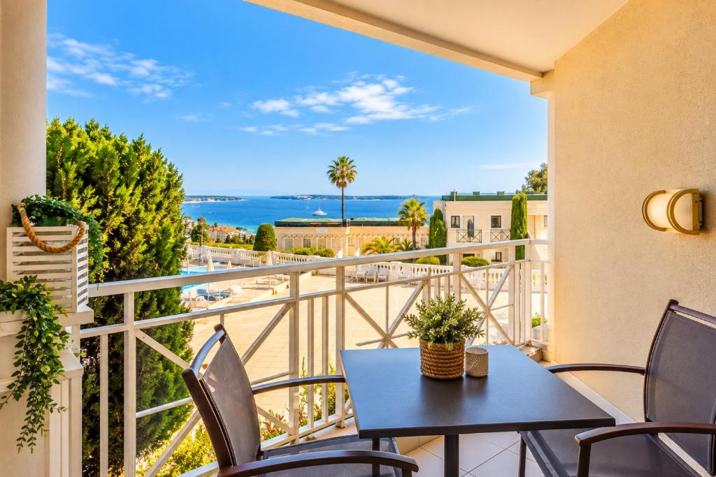 Un Studio de Charme Vue Mer & Piscine d'Exception