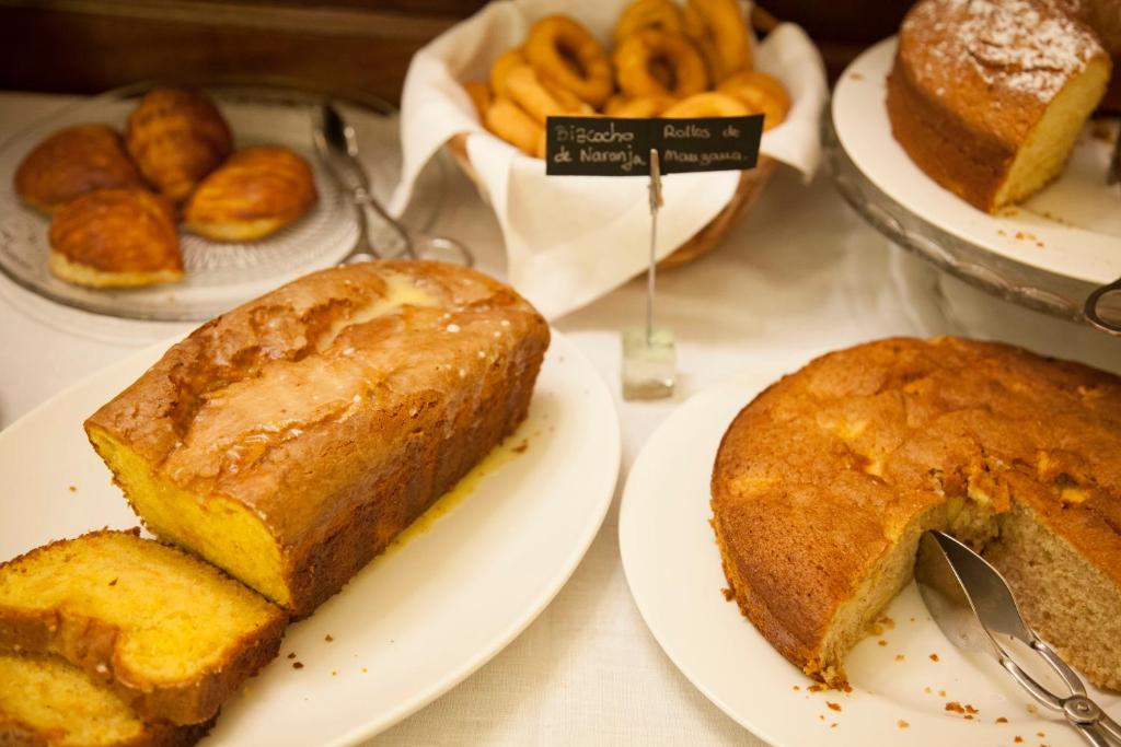 Comida en o cerca de este hotel