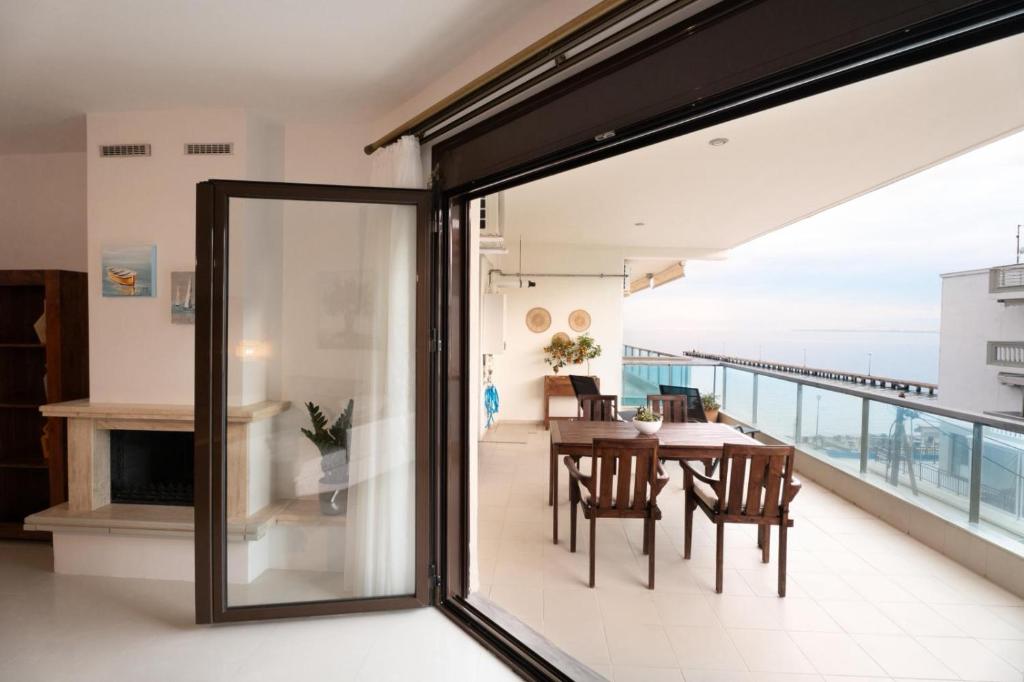 The Optimal View 2 Bedroom Seaview Apartment