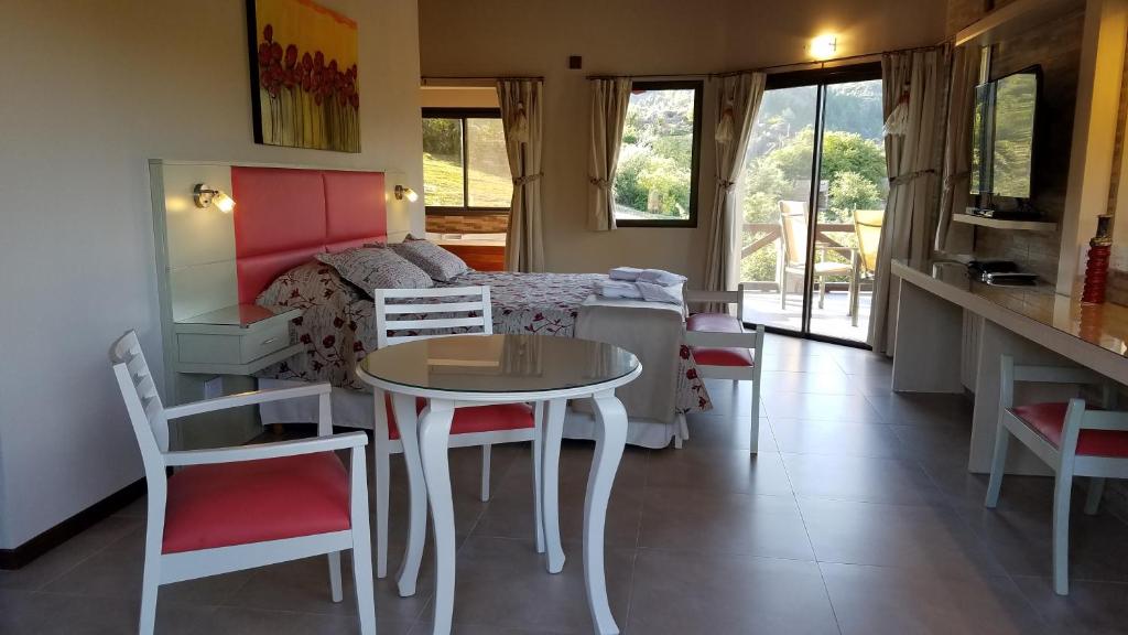Kuchyň nebo kuchyňský kout v ubytování Aires Serranos - Suites
