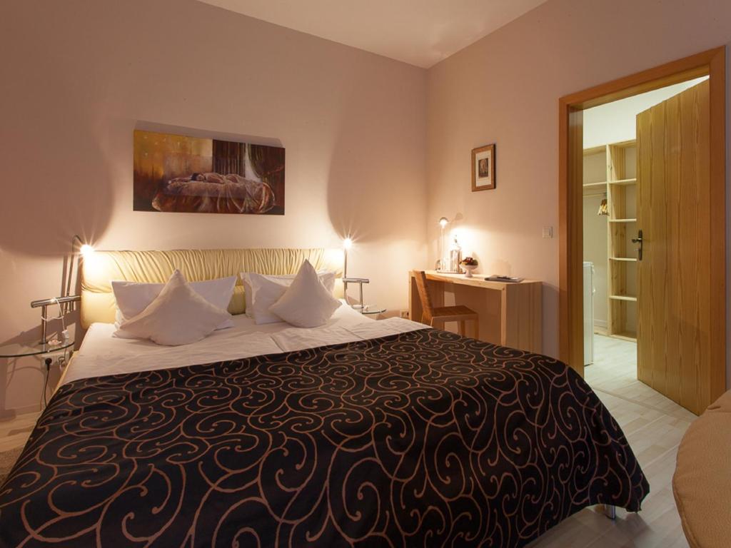 Postel nebo postele na pokoji v ubytování Hotel Am Grudenberg