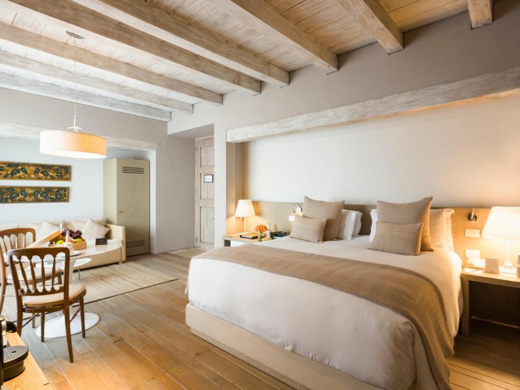Colonial Suite