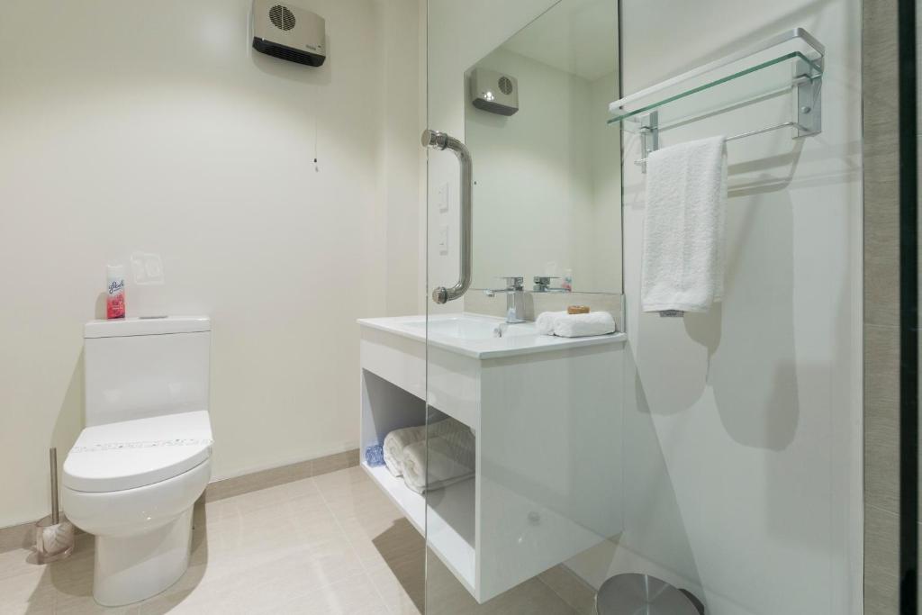 2 on Whiteleigh and 239 on Lincoln Motel - Resim 29