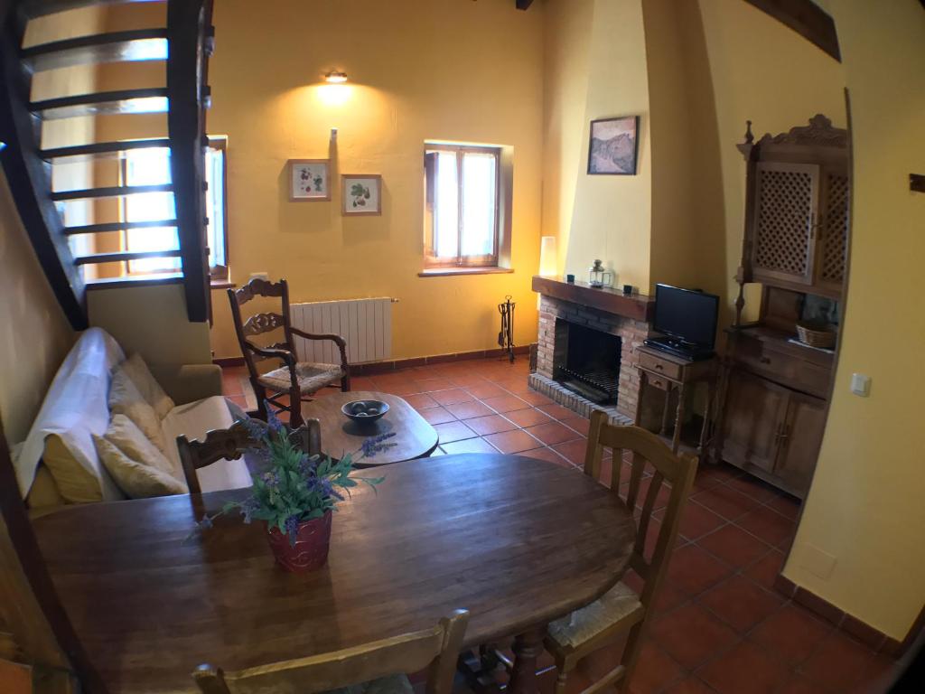 Una cocina o zona de cocina en El Bulin de Horcajuelo