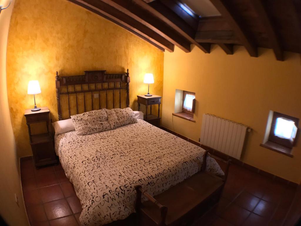 Cama o camas de una habitación en El Bulin de Horcajuelo