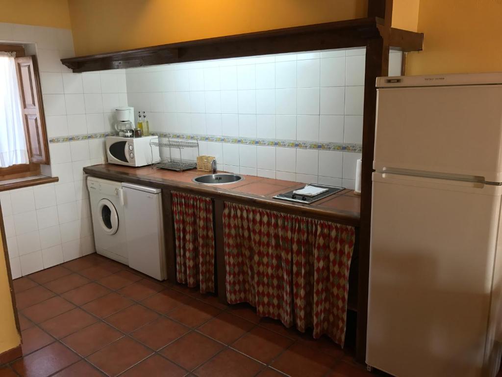 Una cocina o zona de cocina en El Bulin de Horcajuelo