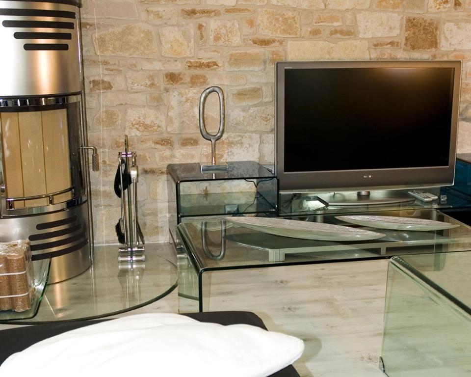 A television and/or entertainment centre at Alojamiento la Luz de la Sierra