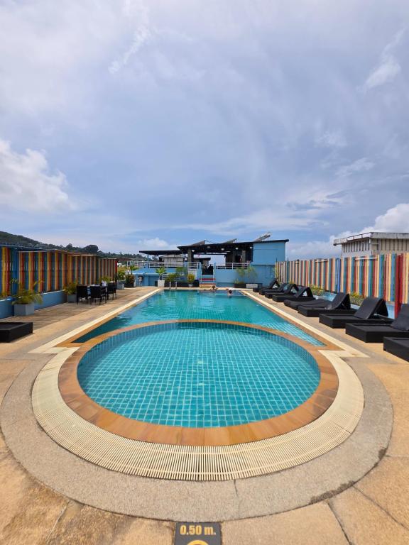 Chana Patong Beach Hotel در پوکت