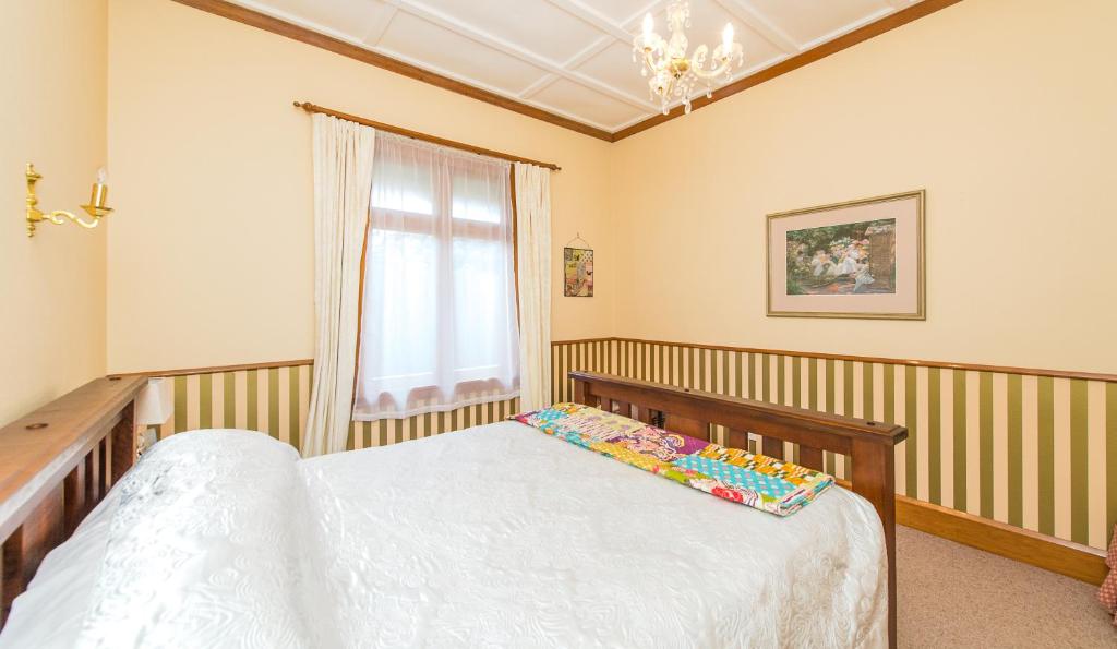 Postel nebo postele na pokoji v ubytování Gumnut House.