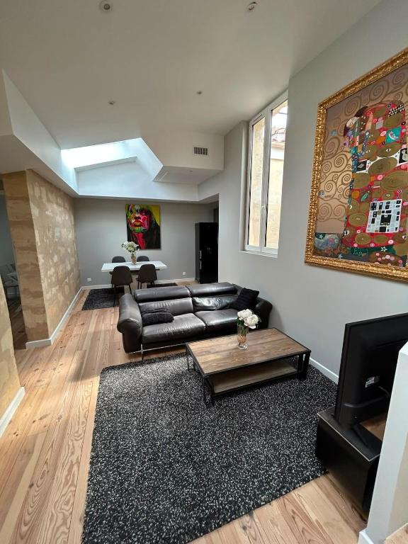 Saint-Michel Bordeaux Atypical Stone-Wall Apartment by Mey Agency