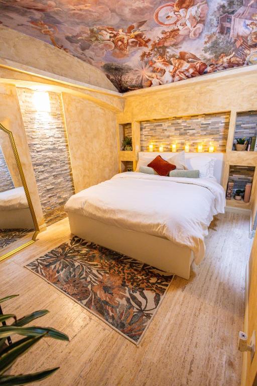 Charming Private Underground Roman Retreat Self Check-In B