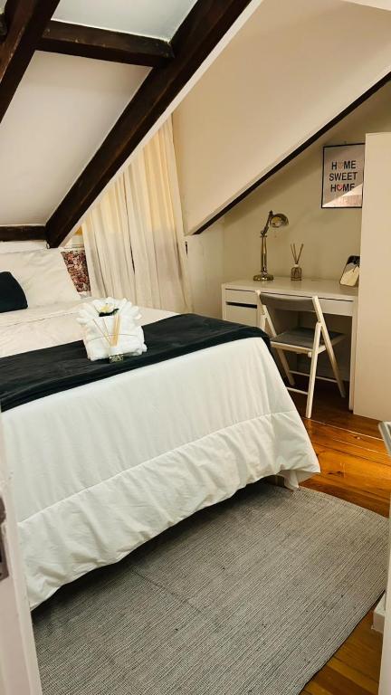 Suite Shalom Private Ensuite Room in Campolide