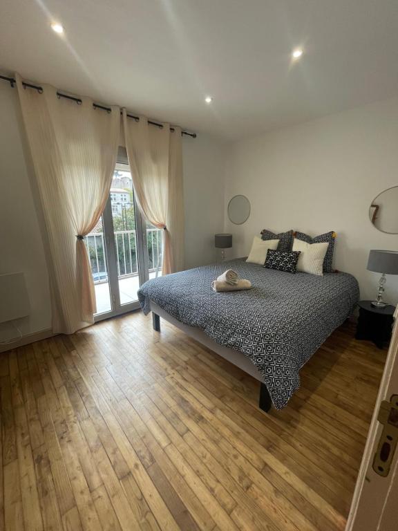 Chambre avec terrasse privée vue sur la Cité Médiévale