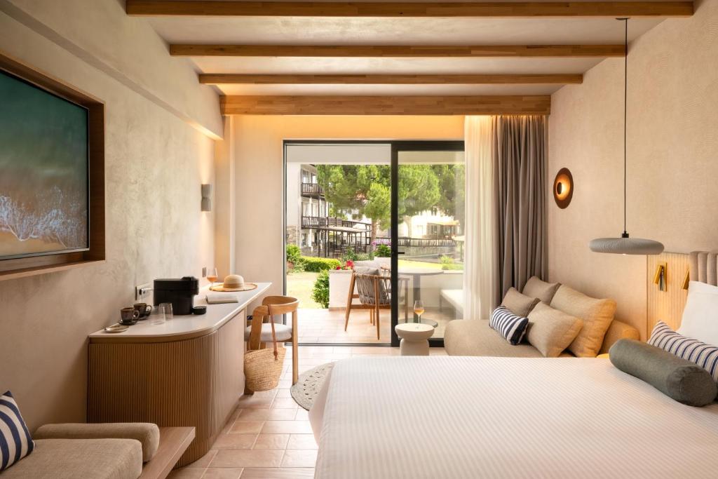 Alexander the Great Beach Hotel - 