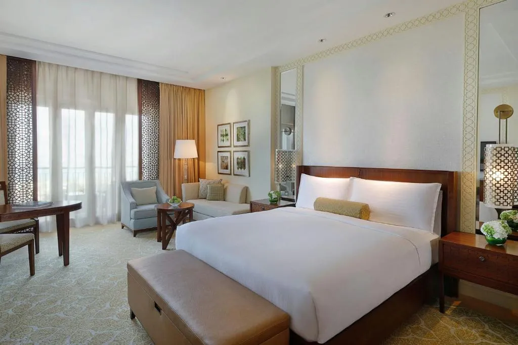Club Garden Room, 1 King Bed, Club Lounge Access with 5 Culinary Presentations Including Breakfast and Free Flowing Beverages