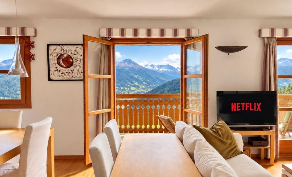 Crans-Montana 3BR - Mountain View, Balcony and Parking