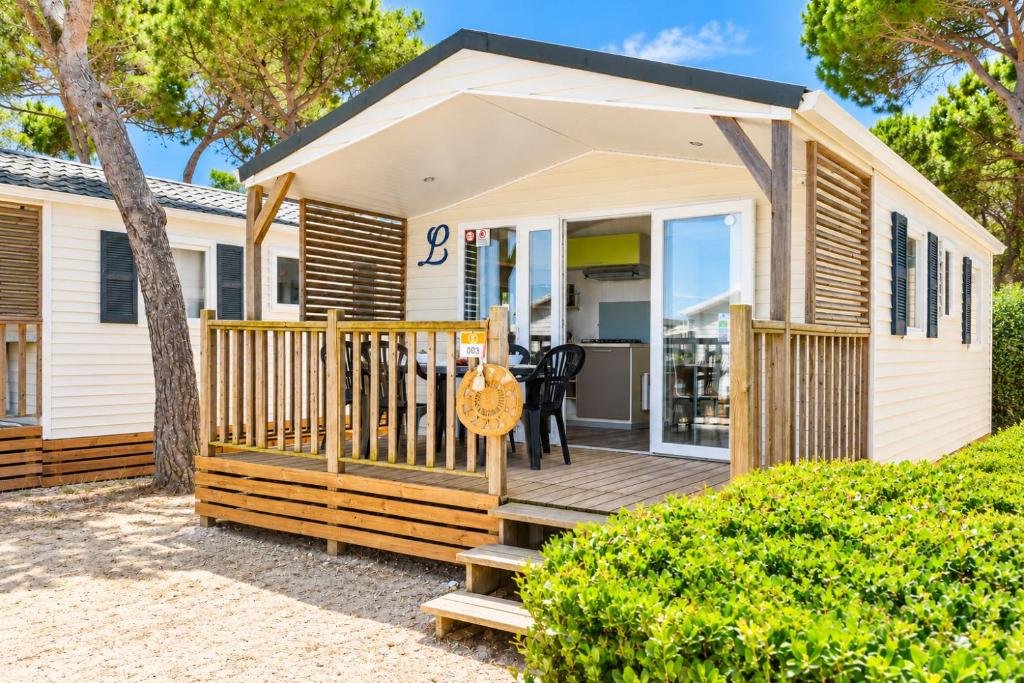 Mobil Home Le Cocon Du Lac avec vue sur le Lac, Piscine , Plage à 3kms Camping Homair La Presqu'ile du Barcarès