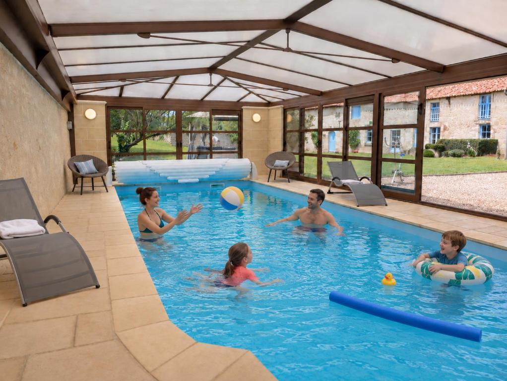 Holiday Home for 10 Guests With Pool Spa and Sauna