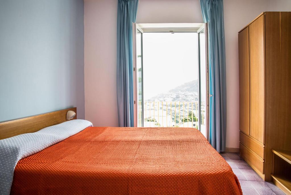 Łóżko lub łóżka w pokoju w obiekcie Hotel Internazionale