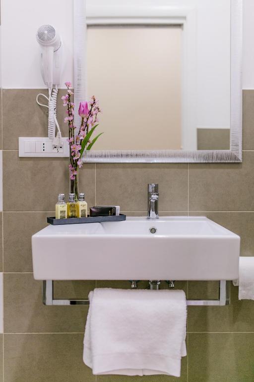 A bathroom at Bloom Apartment by La Griffe