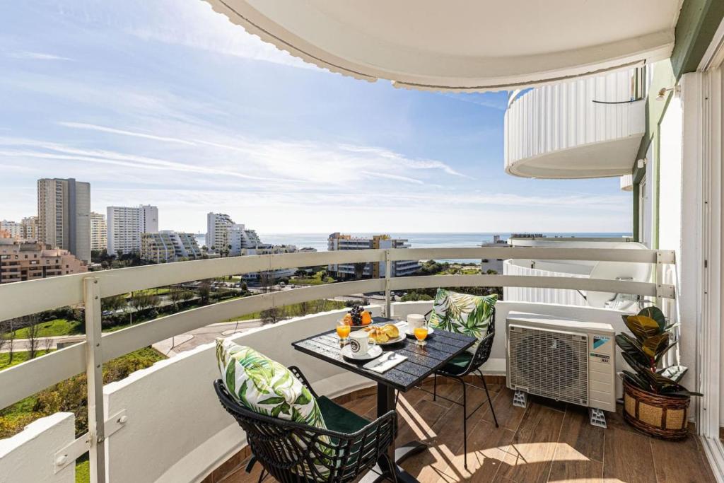 Torre Verde | Sea View, Pool & AC