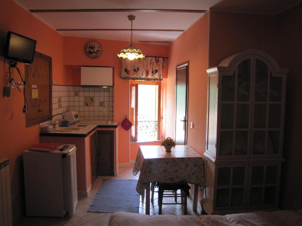 A kitchen or kitchenette at Maison Dina