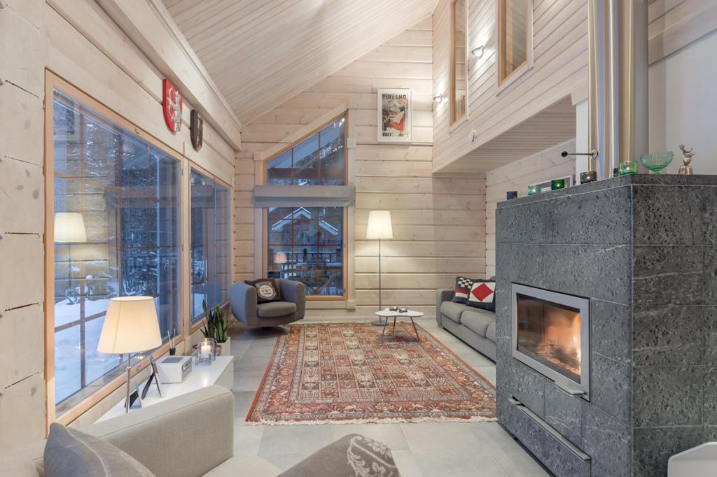 a living room with a fireplace and a couch at Aava Koli in Kolinkylä