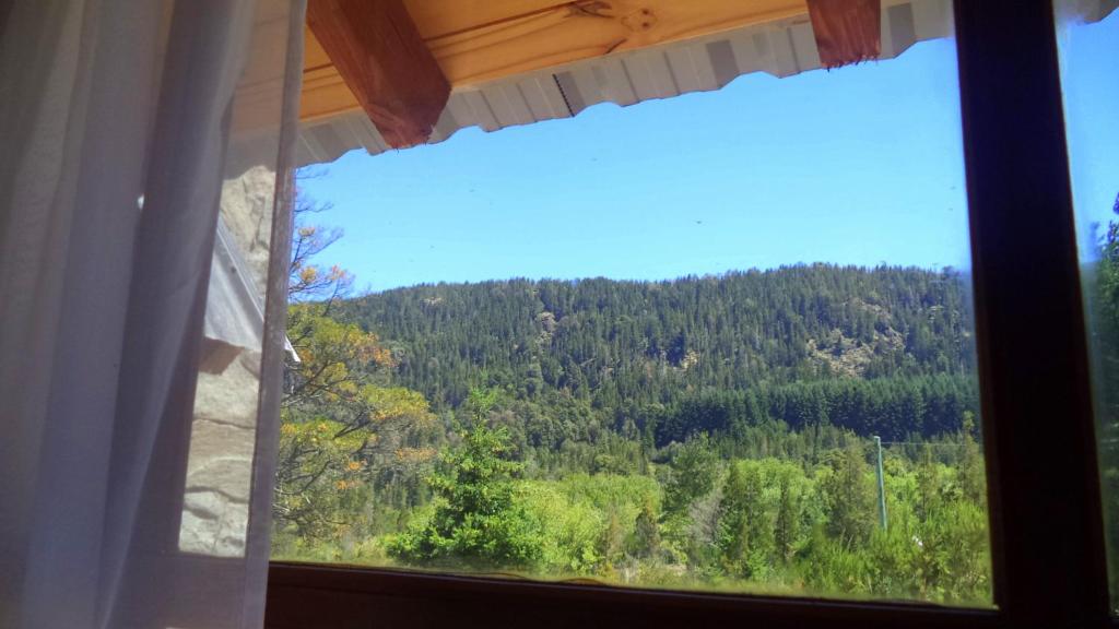 Nespecifikovaný výhled na hory nebo výhled na hory při pohledu z hostelu