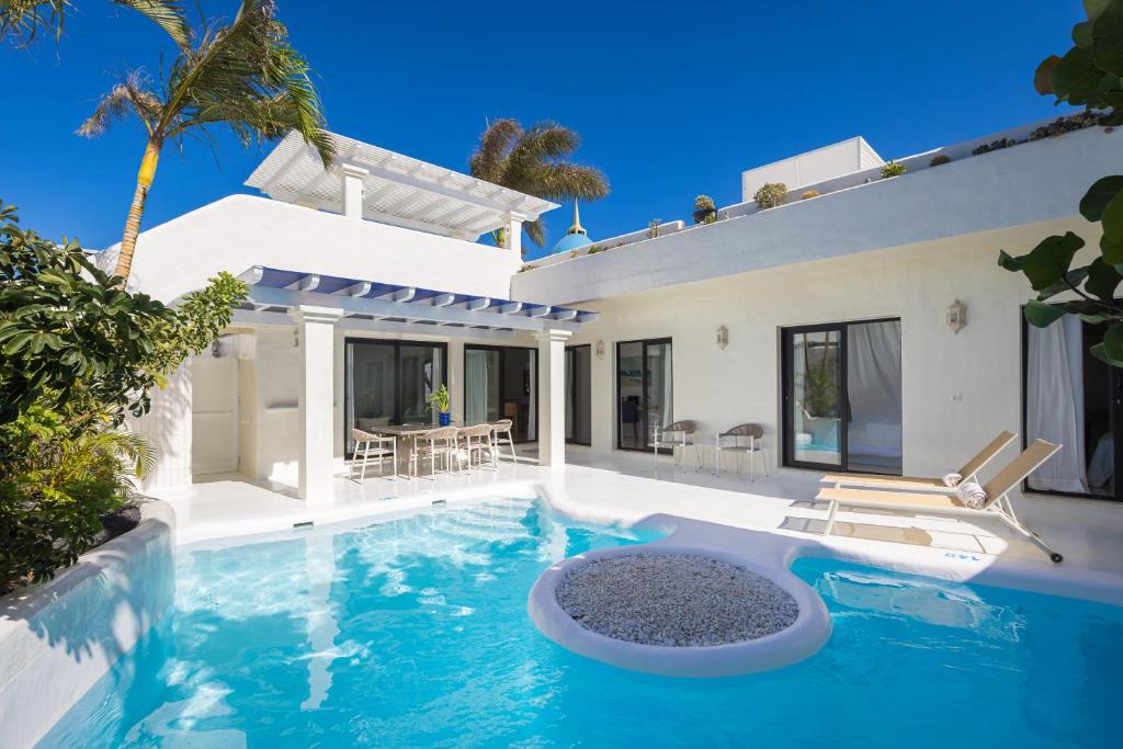 Villa Laura Quietude, Heated pool, Jacuzzi , sea and mountain views
