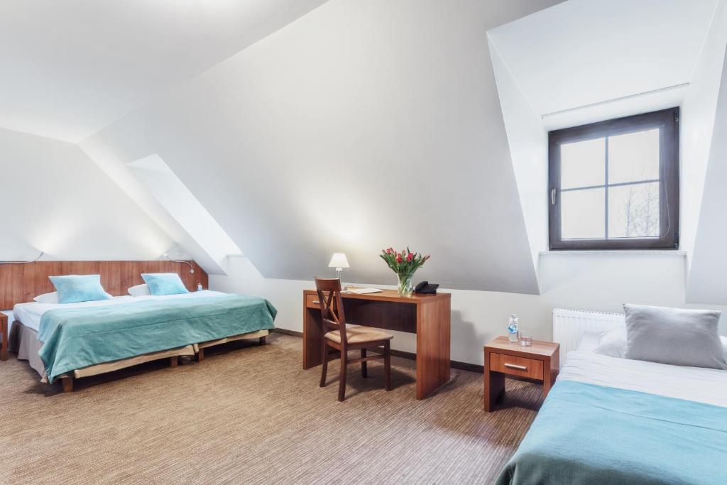Posteľ alebo postele v izbe v ubytovaní Hotel Modrzewiowy Dwór