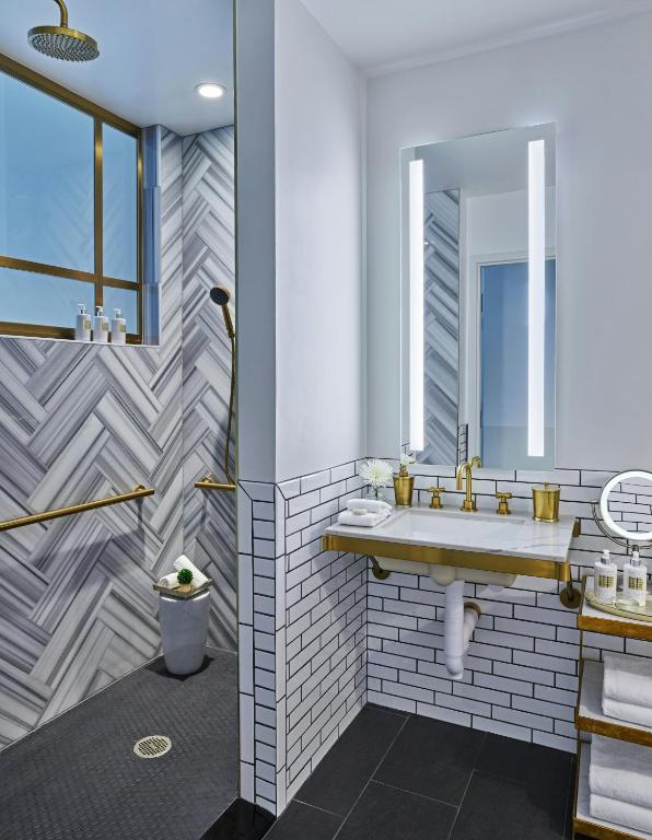 Halcyon - A Hotel in Cherry Creek - 