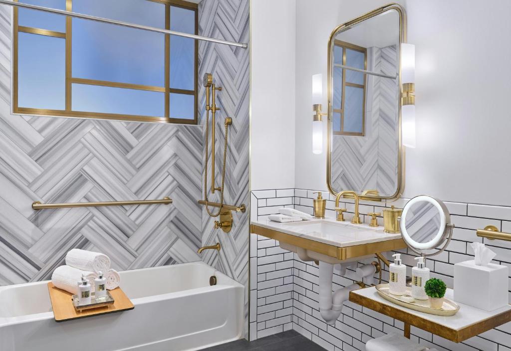Halcyon - A Hotel in Cherry Creek - 