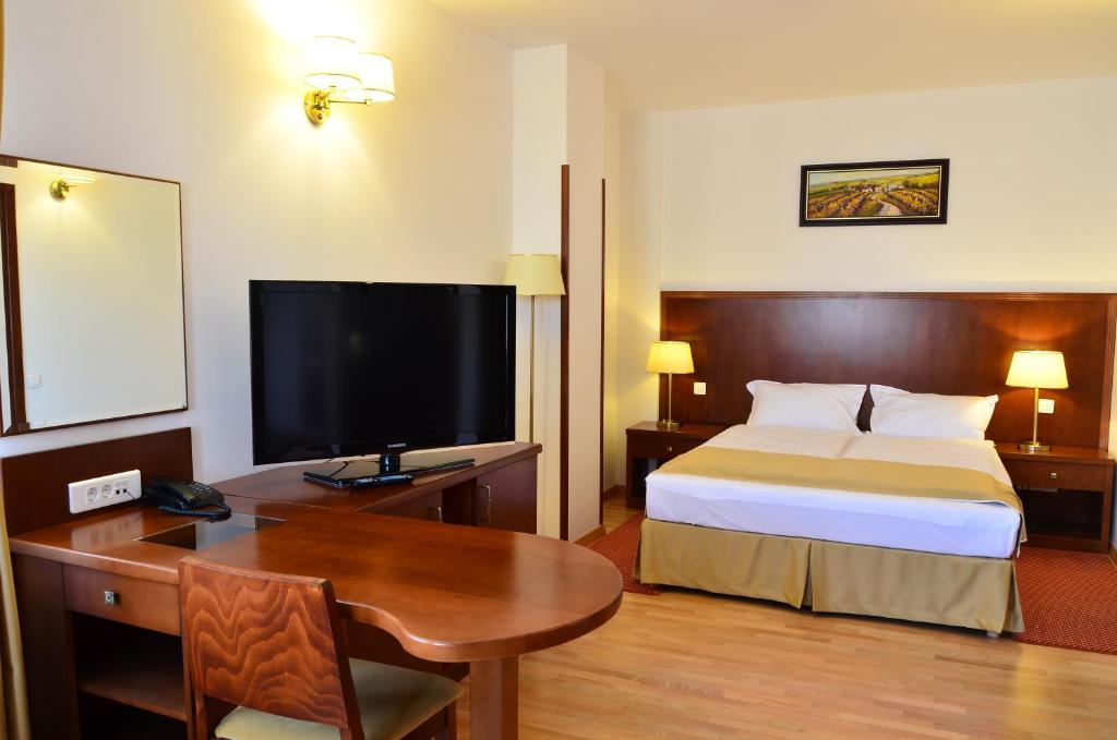 TV a/nebo společenská místnost v ubytování Hotel Miraj