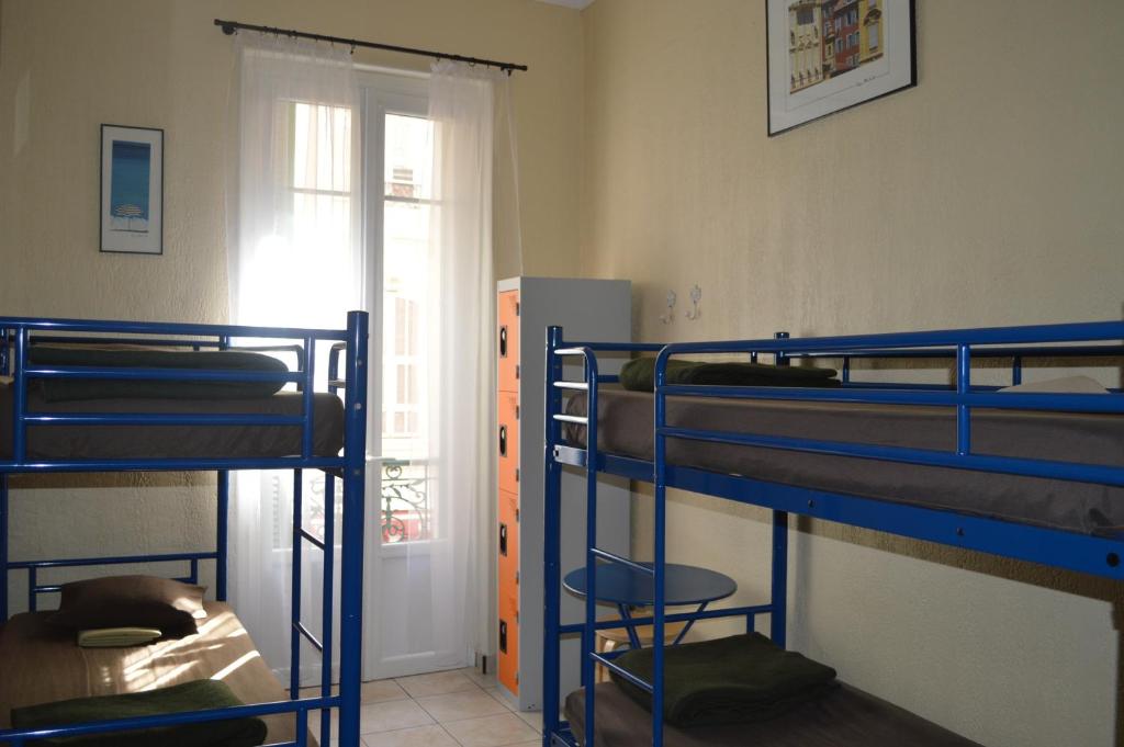Palanda nebo palandy na pokoji v ubytování Backpackers Chez Patrick