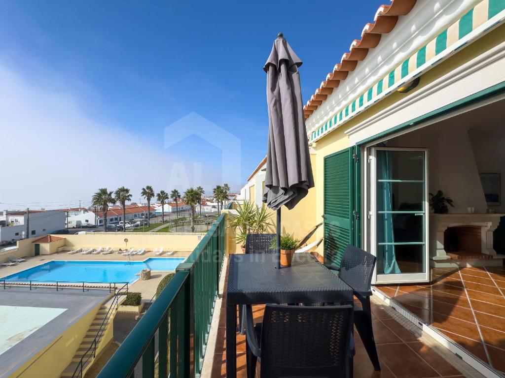 Sunset Apartment by ACasaDasCasas