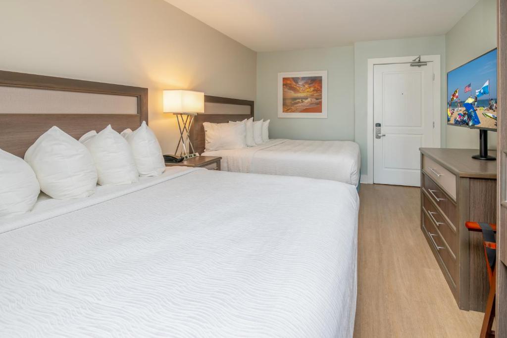 Commander Hotel & Suites - 